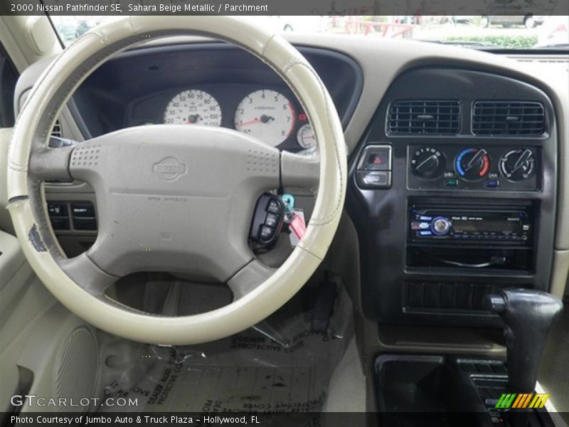 Sahara Beige Metallic / Parchment 2000 Nissan Pathfinder SE