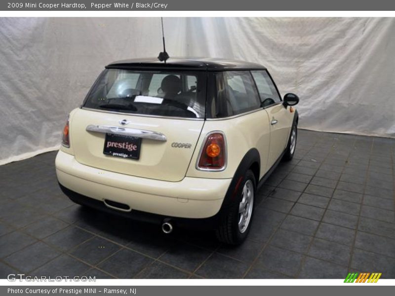 Pepper White / Black/Grey 2009 Mini Cooper Hardtop