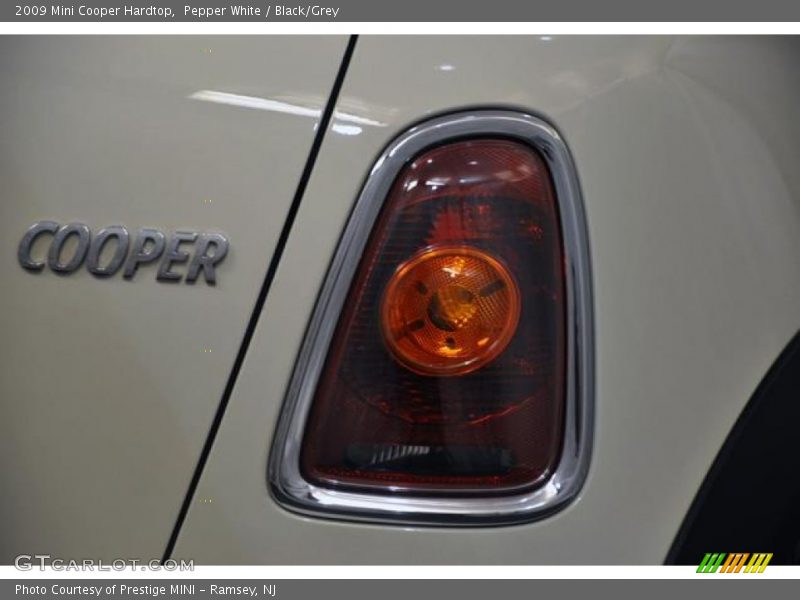 Pepper White / Black/Grey 2009 Mini Cooper Hardtop