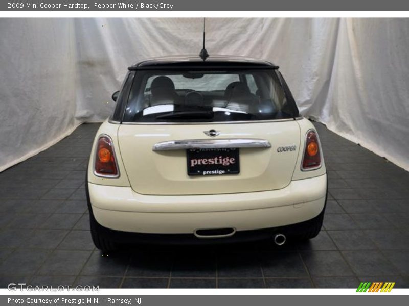 Pepper White / Black/Grey 2009 Mini Cooper Hardtop