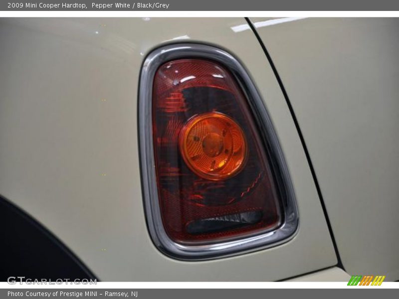 Pepper White / Black/Grey 2009 Mini Cooper Hardtop