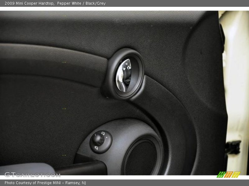 Pepper White / Black/Grey 2009 Mini Cooper Hardtop