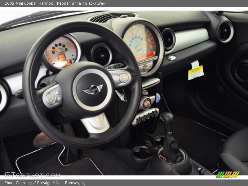 Pepper White / Black/Grey 2009 Mini Cooper Hardtop