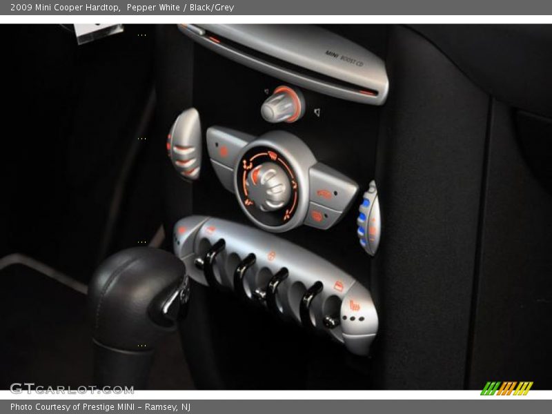Pepper White / Black/Grey 2009 Mini Cooper Hardtop