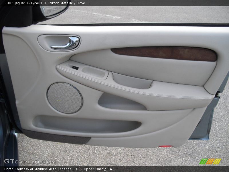 Zircon Metallic / Dove 2002 Jaguar X-Type 3.0