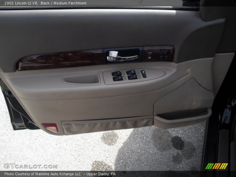 Black / Medium Parchment 2002 Lincoln LS V8