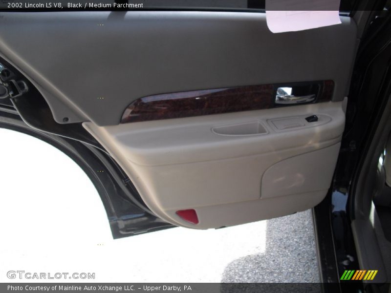 Black / Medium Parchment 2002 Lincoln LS V8