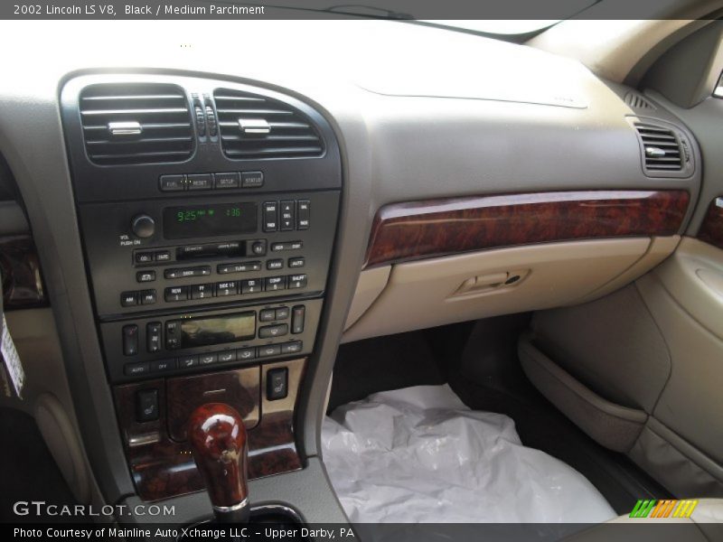 Black / Medium Parchment 2002 Lincoln LS V8