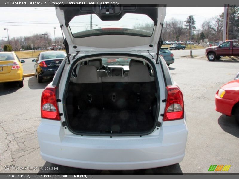 Satin White Pearl / Warm Ivory 2009 Subaru Outback 2.5i Wagon