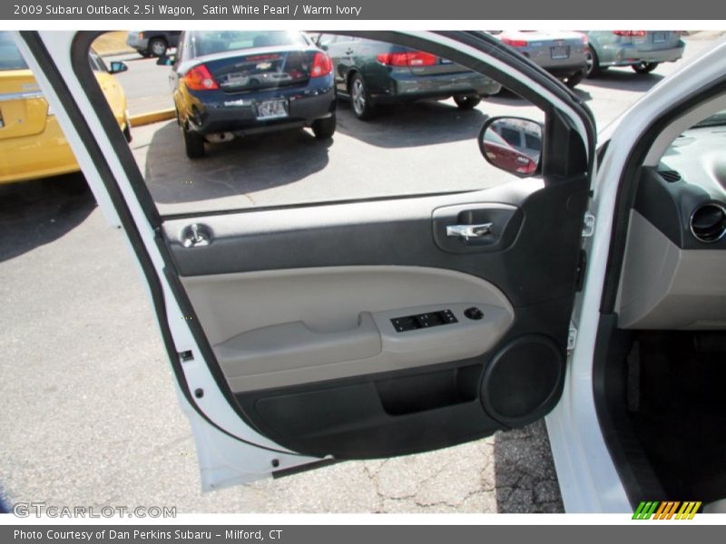 Satin White Pearl / Warm Ivory 2009 Subaru Outback 2.5i Wagon