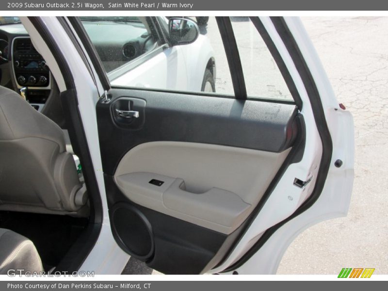 Satin White Pearl / Warm Ivory 2009 Subaru Outback 2.5i Wagon