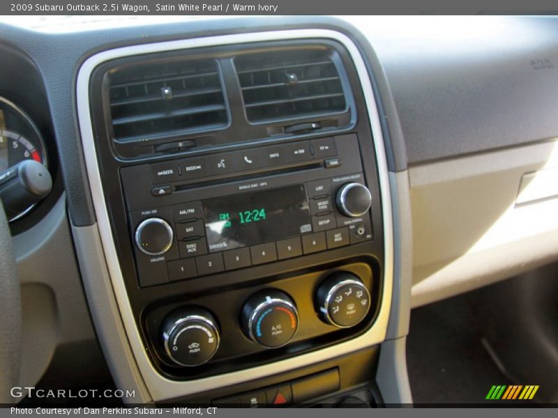 Satin White Pearl / Warm Ivory 2009 Subaru Outback 2.5i Wagon