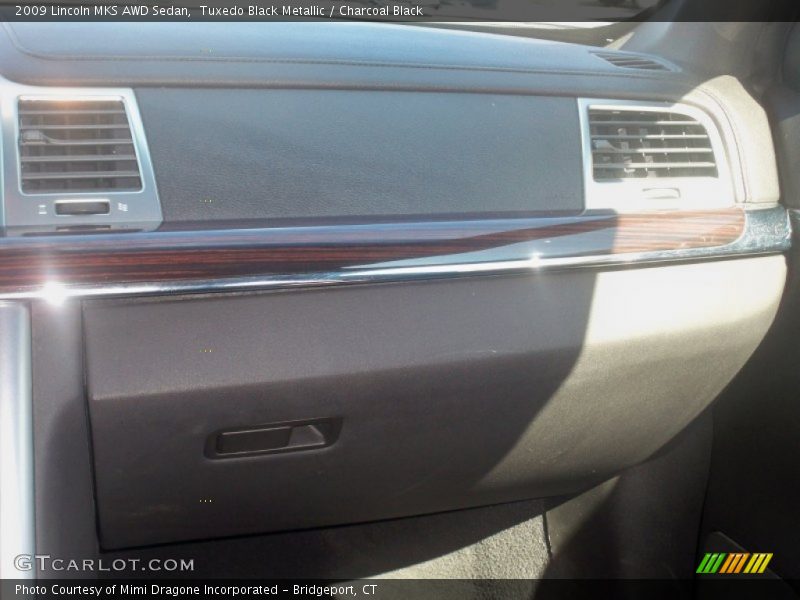 Tuxedo Black Metallic / Charcoal Black 2009 Lincoln MKS AWD Sedan