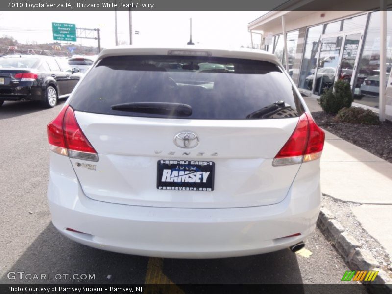 Blizzard White Pearl / Ivory 2010 Toyota Venza I4