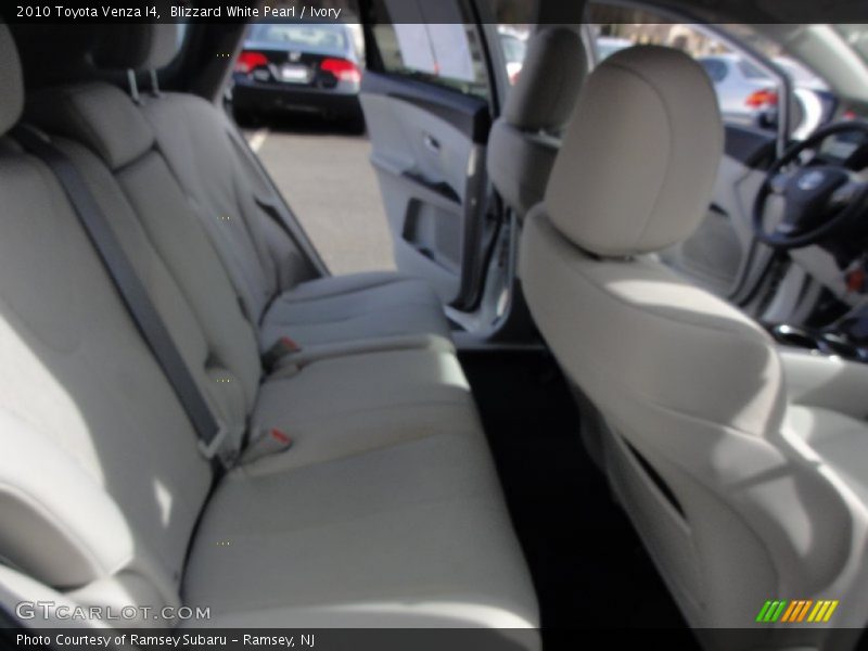 Blizzard White Pearl / Ivory 2010 Toyota Venza I4