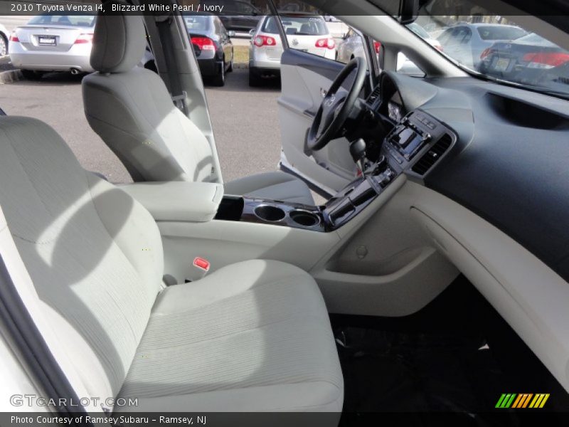 Blizzard White Pearl / Ivory 2010 Toyota Venza I4