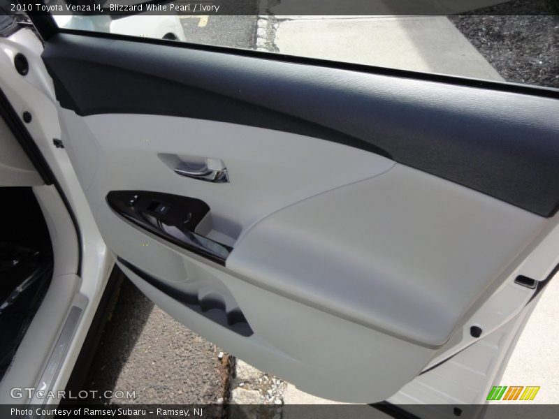 Blizzard White Pearl / Ivory 2010 Toyota Venza I4