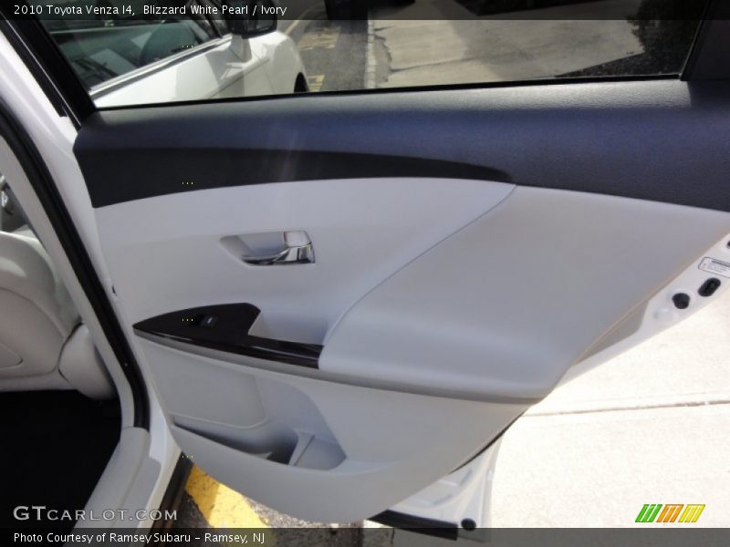 Blizzard White Pearl / Ivory 2010 Toyota Venza I4