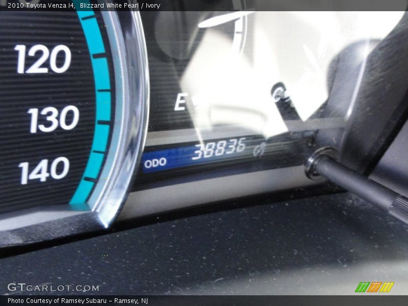 Blizzard White Pearl / Ivory 2010 Toyota Venza I4