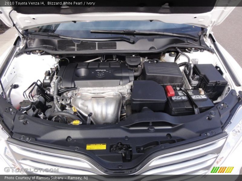 Blizzard White Pearl / Ivory 2010 Toyota Venza I4