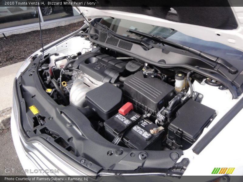 Blizzard White Pearl / Ivory 2010 Toyota Venza I4