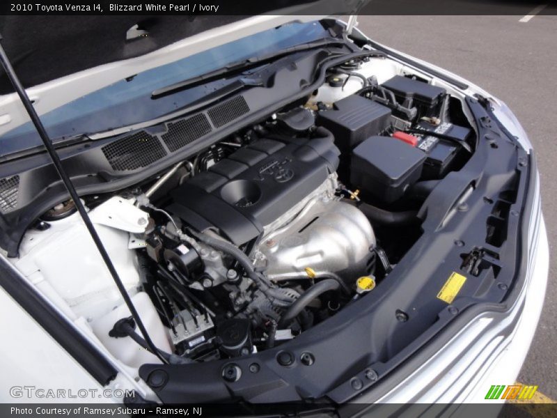 Blizzard White Pearl / Ivory 2010 Toyota Venza I4