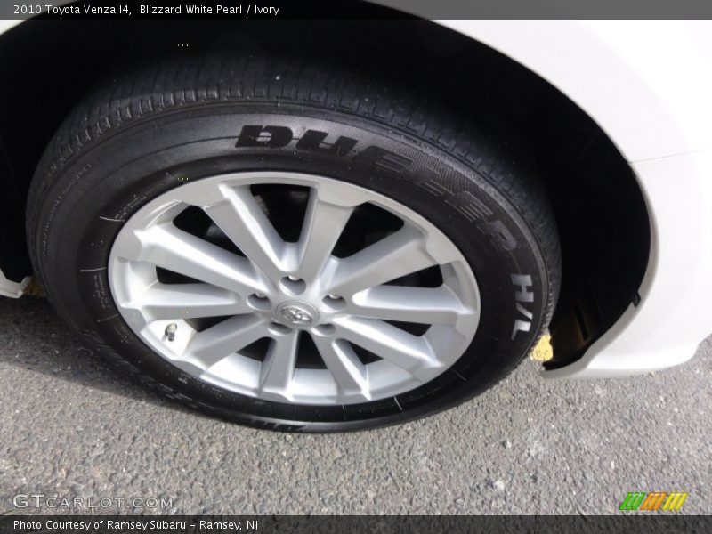 Blizzard White Pearl / Ivory 2010 Toyota Venza I4