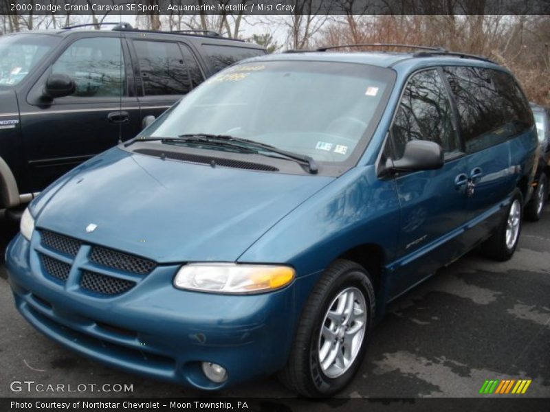 Front 3/4 View of 2000 Grand Caravan SE Sport
