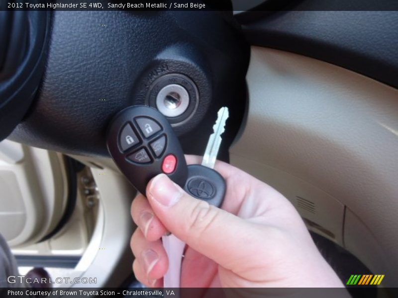 Sandy Beach Metallic / Sand Beige 2012 Toyota Highlander SE 4WD