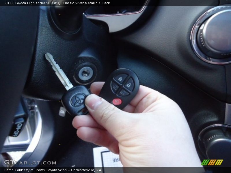 Classic Silver Metallic / Black 2012 Toyota Highlander SE 4WD