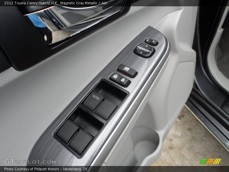 Controls of 2012 Camry Hybrid XLE