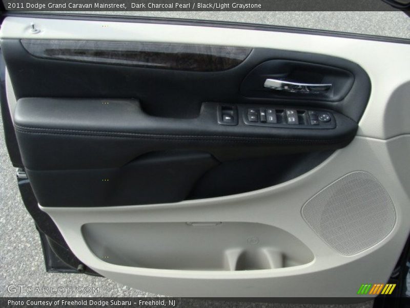 Dark Charcoal Pearl / Black/Light Graystone 2011 Dodge Grand Caravan Mainstreet