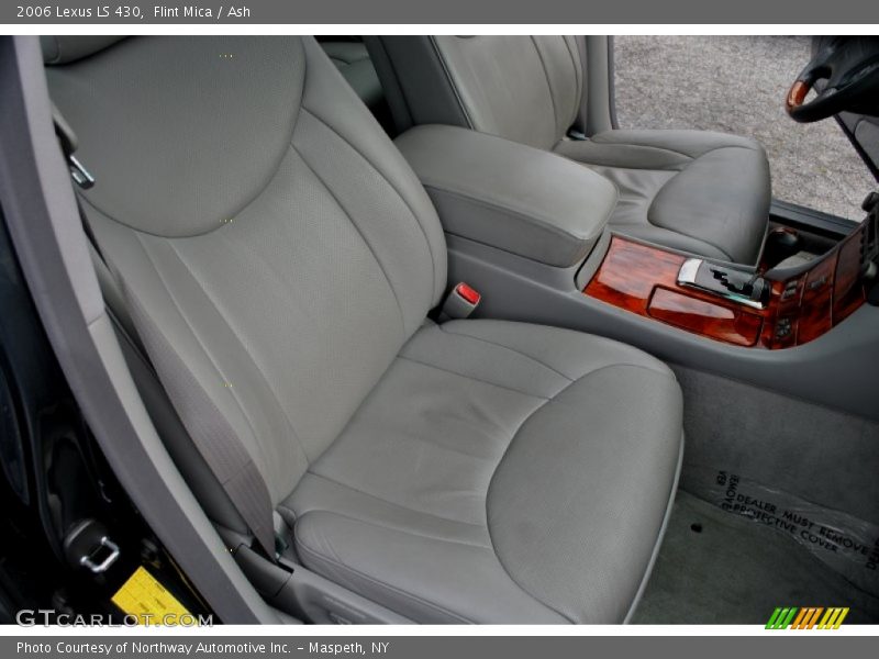 Front Seat of 2006 LS 430