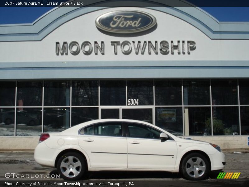 Cream White / Black 2007 Saturn Aura XE