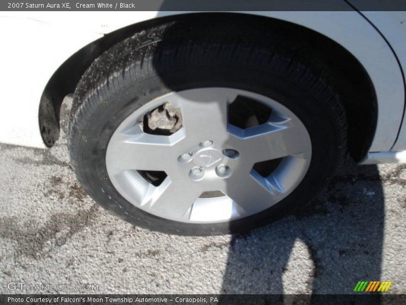 Cream White / Black 2007 Saturn Aura XE