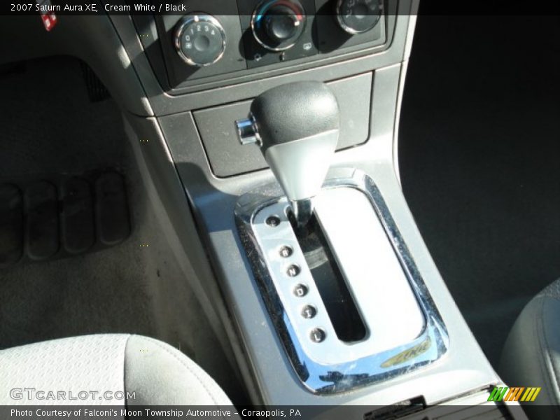 Cream White / Black 2007 Saturn Aura XE