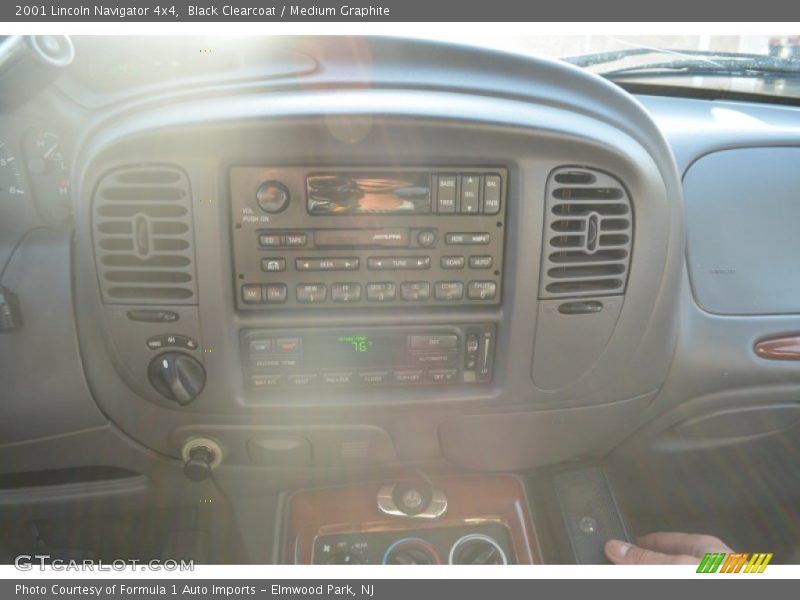 Black Clearcoat / Medium Graphite 2001 Lincoln Navigator 4x4