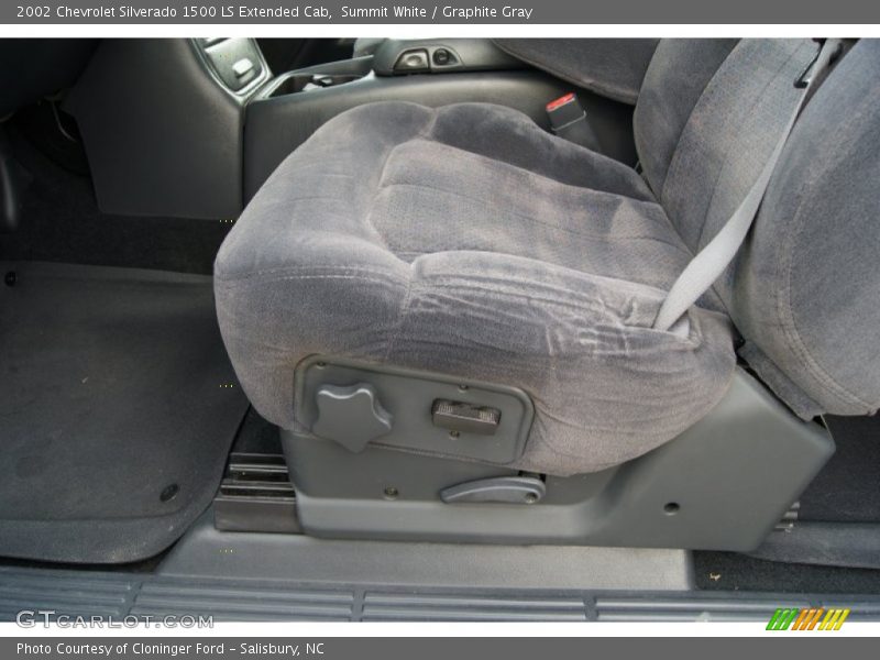 Summit White / Graphite Gray 2002 Chevrolet Silverado 1500 LS Extended Cab