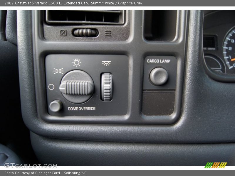 Summit White / Graphite Gray 2002 Chevrolet Silverado 1500 LS Extended Cab