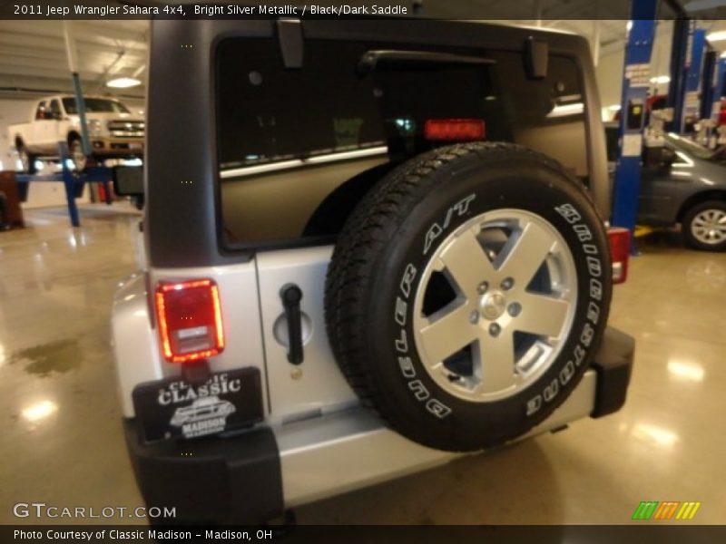 Bright Silver Metallic / Black/Dark Saddle 2011 Jeep Wrangler Sahara 4x4