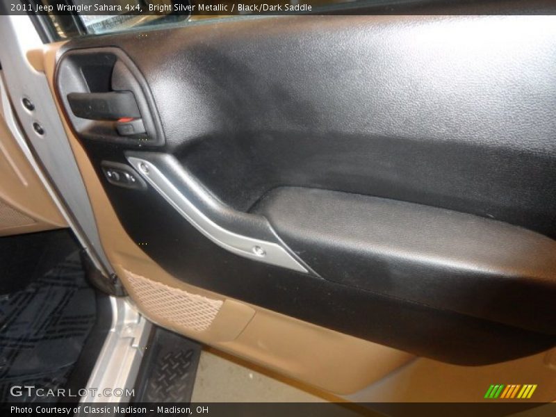 Bright Silver Metallic / Black/Dark Saddle 2011 Jeep Wrangler Sahara 4x4
