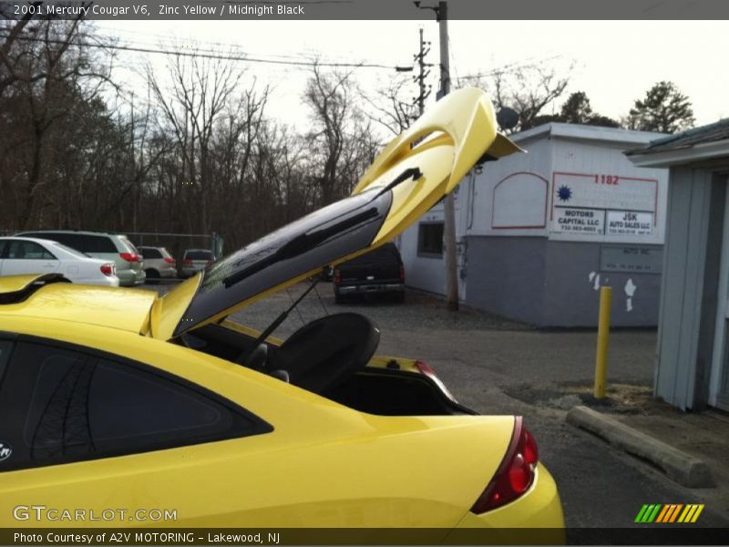 Zinc Yellow / Midnight Black 2001 Mercury Cougar V6