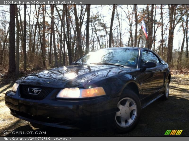 Black / Medium Parchment 2000 Ford Mustang V6 Coupe