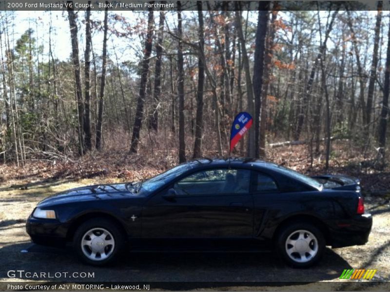 Black / Medium Parchment 2000 Ford Mustang V6 Coupe