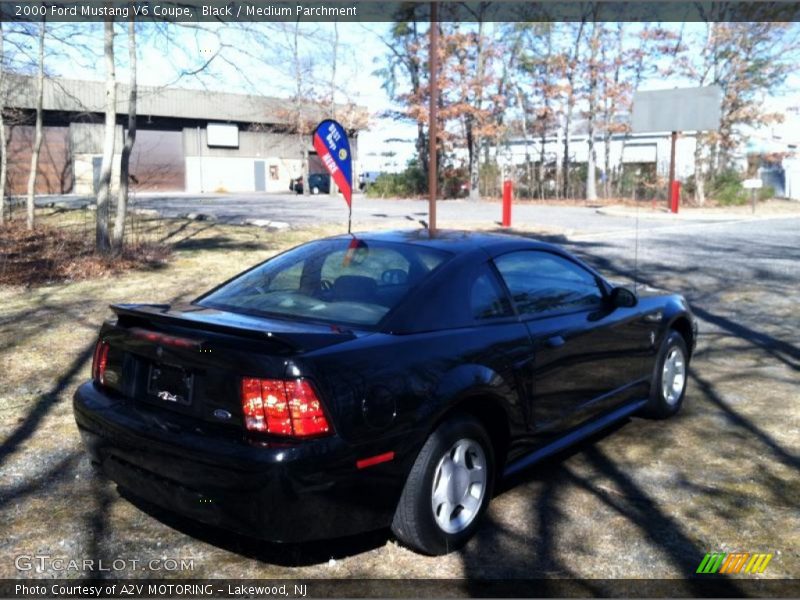 Black / Medium Parchment 2000 Ford Mustang V6 Coupe