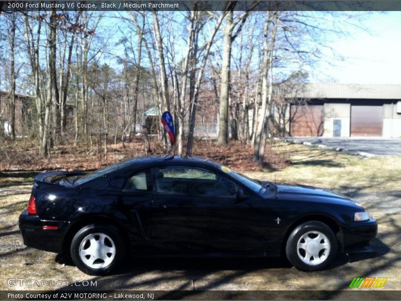 Black / Medium Parchment 2000 Ford Mustang V6 Coupe