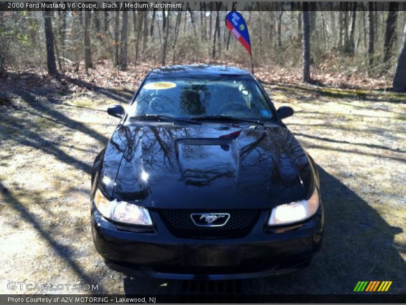 Black / Medium Parchment 2000 Ford Mustang V6 Coupe