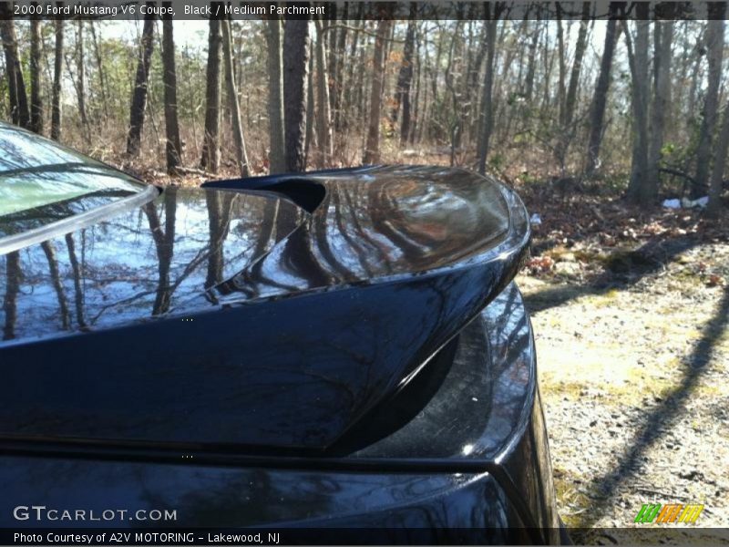 Black / Medium Parchment 2000 Ford Mustang V6 Coupe