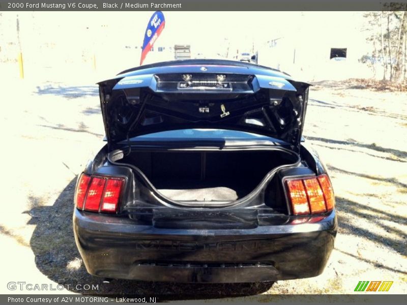 Black / Medium Parchment 2000 Ford Mustang V6 Coupe