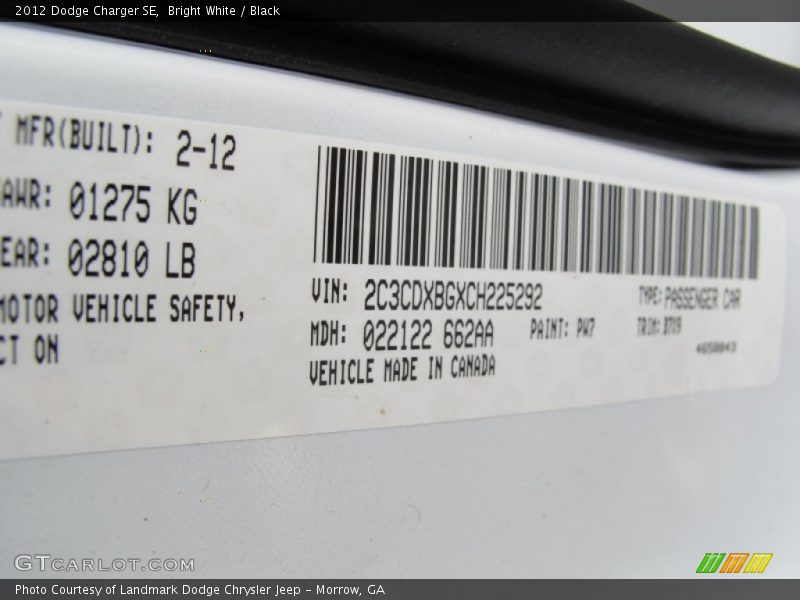 Bright White / Black 2012 Dodge Charger SE